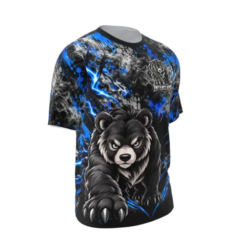 Camisa inteira estampada em azul e preto com um urso feroz, cobrindo frente, costas e mangas, perfeita para interclasse.