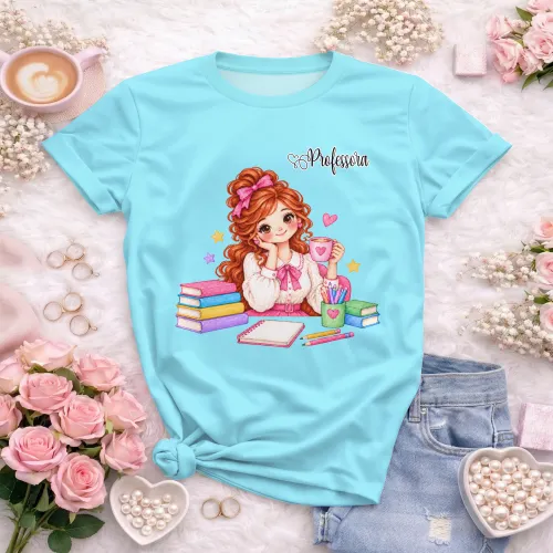 Arte Professora Café e Livros em CDR com fonte inclusa e texto editável. Ideal para camisetas, volta às aulas e Dia dos Professores 2026 e 2027.
