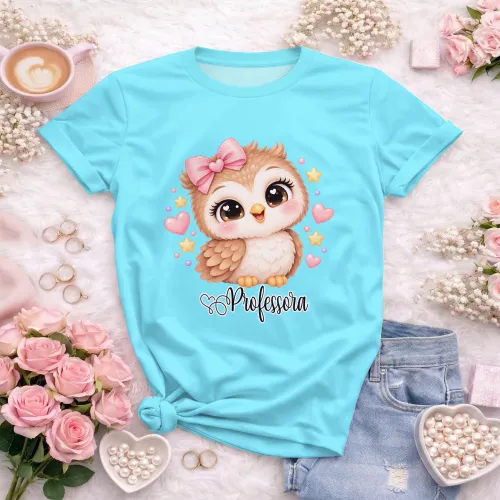 Arte Professora Corujinha Fofa em CDR, com fonte inclusa e texto editável. Ideal para camisetas, volta às aulas e personalizados 2026 e 2027.