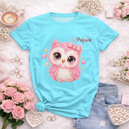 Arte Professora Corujinha Rosa em CDR com fonte inclusa e texto editável. Ideal para camisetas e Dia dos Professores 2026 e 2027.