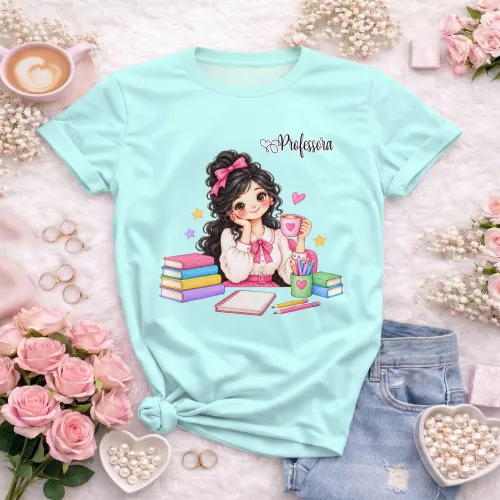Arte Professora Morena com Café e Livros em CDR, fonte inclusa e texto editável. Ideal para professoras, volta às aulas e personalizados 2026 e 2027.