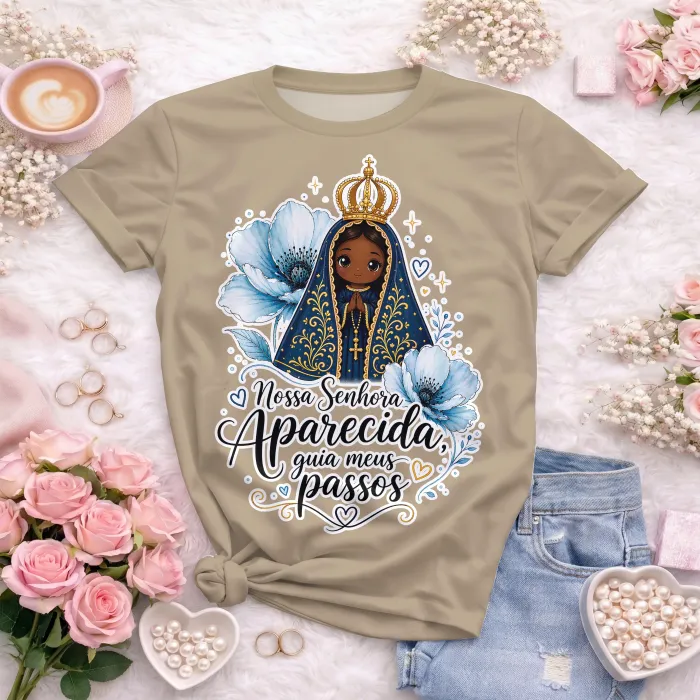 Arte de camiseta católica com Nossa Senhora Aparecida e mensagem de proteção espiritual