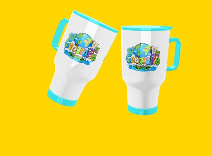 Caneca de Geografia mostrando mapas, bússola e símbolos geométricos, perfeita para mostrar paixão pela ciência que conecta o mundo.