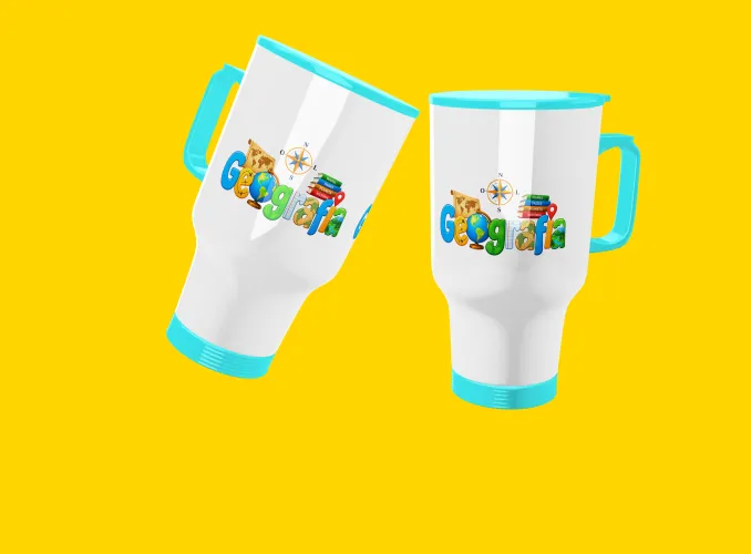 Caneca de Geografia mostrando mapas, bússola e símbolos geométricos, perfeita para mostrar paixão pela ciência que conecta o mundo.