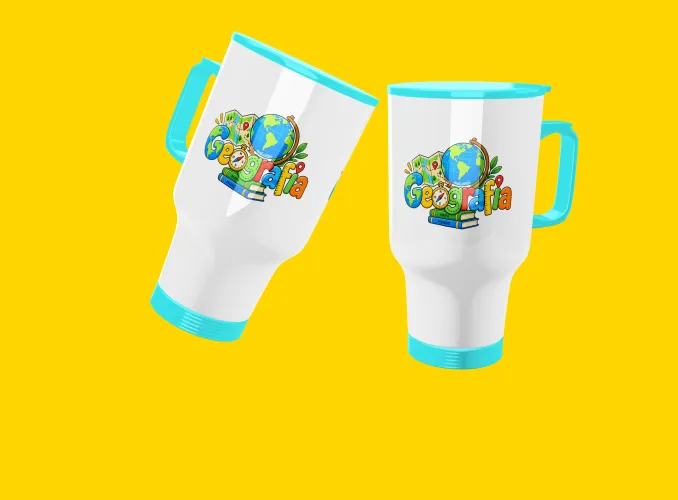 Caneca de Geografia mostrando mapas, bússola e símbolos geométricos, perfeita para mostrar paixão pela ciência que conecta o mundo.