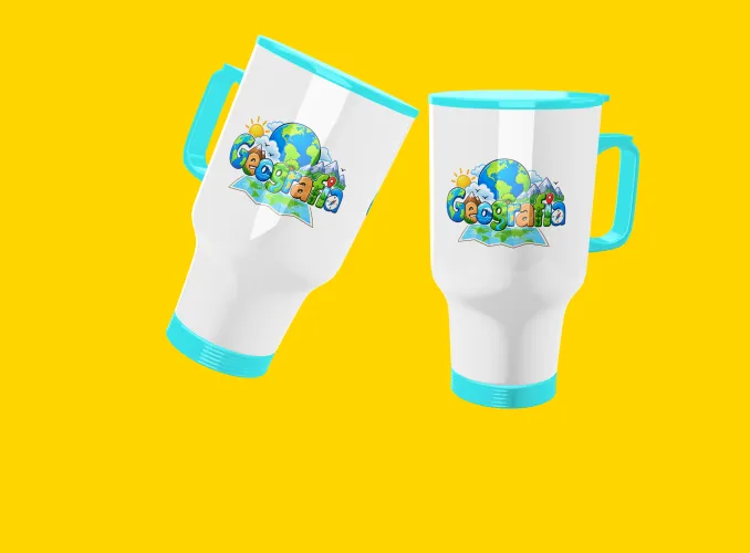 Caneca de Geografia mostrando mapas, bússola e símbolos geométricos, perfeita para mostrar paixão pela ciência que conecta o mundo.