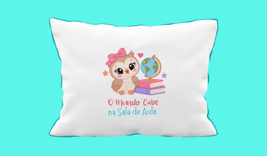 Almofada especial para professoras celebrando a educação e a inspiração dos docentes, perfeita para o ambiente escolar ou eventos comemorativos.