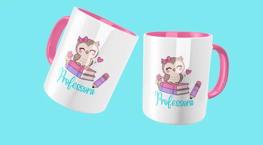 Caneca feminina professora estilosa e delicada, ideal para demonstrar orgulho em ensinar em qualquer momento especial.