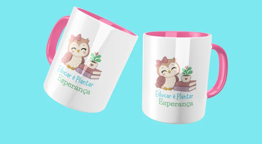 Caneca feminina professora estilosa e delicada, ideal para demonstrar orgulho em ensinar em qualquer momento especial.