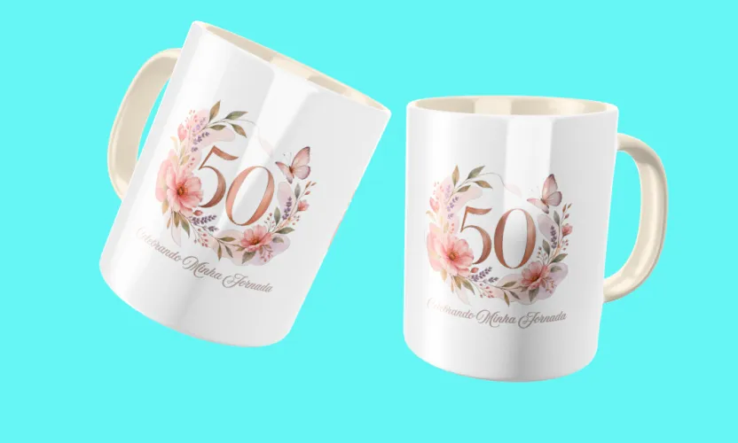 Caneca comemorativa com borboletas delicadas e detalhes femininos, trazendo 50 anos em destaque, perfeita para celebrar momentos especiais com muito estilo.