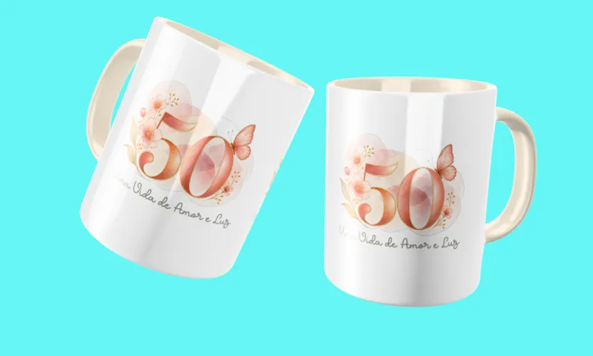 Caneca comemorativa com borboletas delicadas e detalhes femininos, trazendo 50 anos em destaque, perfeita para celebrar momentos especiais com muito estilo.