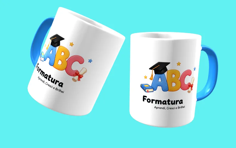 Camisa com uma estampa alegre de formatura infantil, colorida, com um logo divertido no peito e uma estampa grande e comemorativa nas costas, perfeita para marcar esse momento especial da turma.
