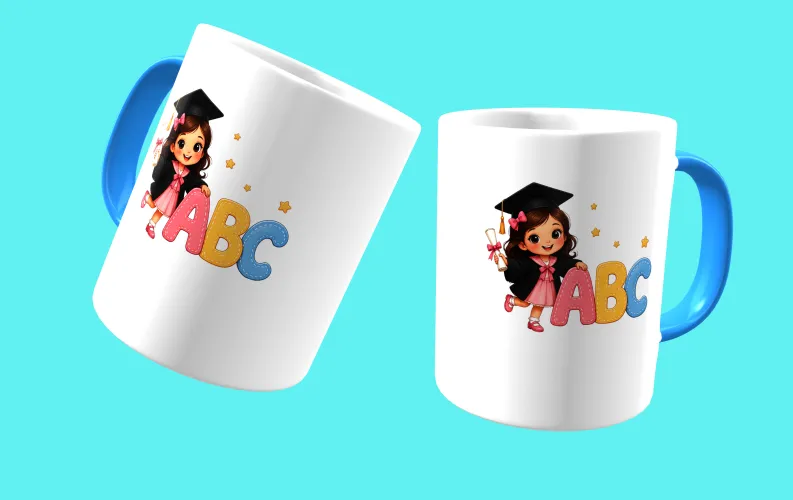 Camisa com uma estampa alegre de formatura infantil, colorida, com um logo divertido no peito e uma estampa grande e comemorativa nas costas, perfeita para marcar esse momento especial da turma.