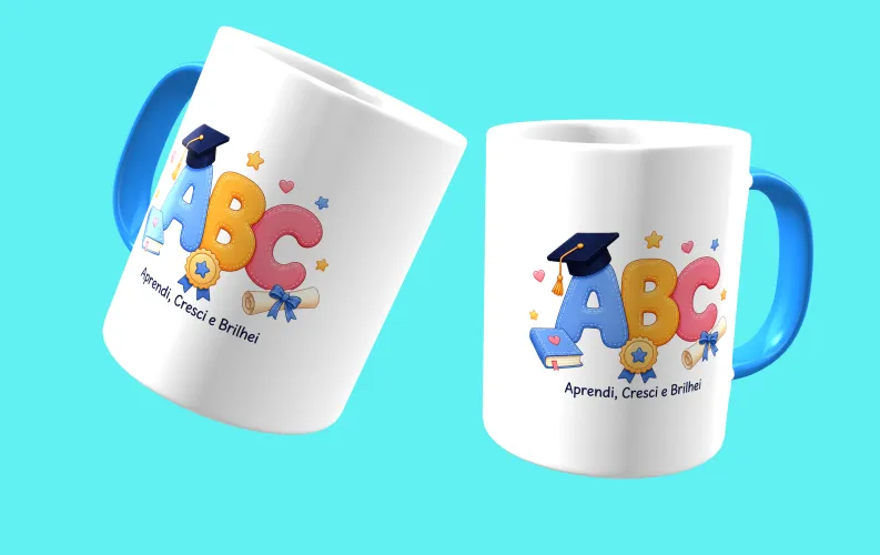Camisa com uma estampa alegre de formatura infantil, colorida, com um logo divertido no peito e uma estampa grande e comemorativa nas costas, perfeita para marcar esse momento especial da turma.
