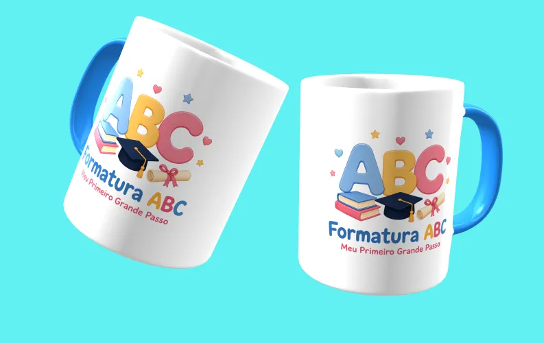 Camisa com uma estampa alegre de formatura infantil, colorida, com um logo divertido no peito e uma estampa grande e comemorativa nas costas, perfeita para marcar esse momento especial da turma.
