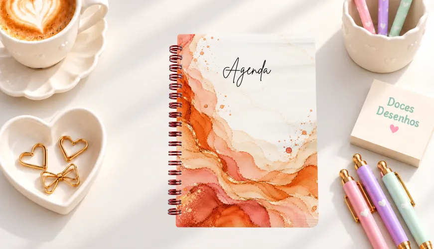 Agenda 2027 com capa em aquarela coral, laranja e detalhes dourados