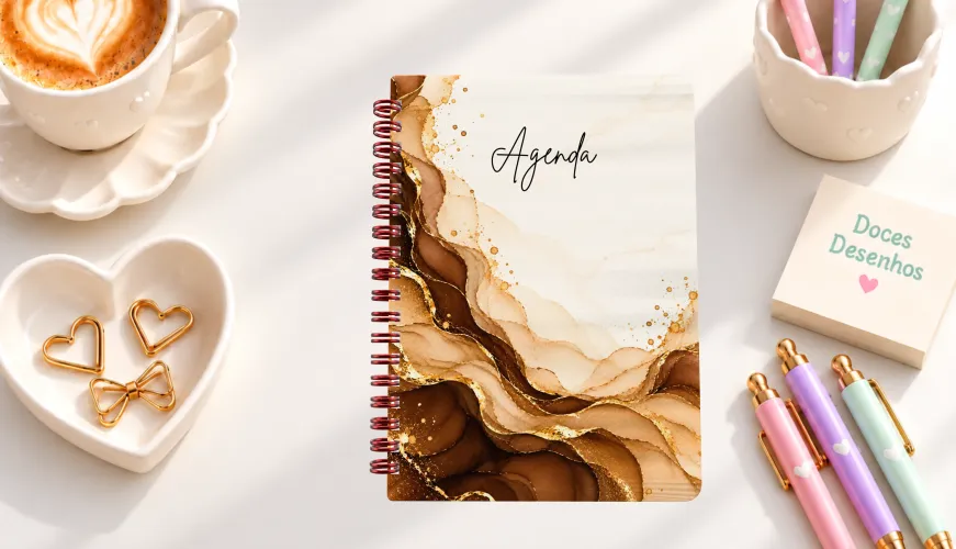 Agenda 2027 com capa em aquarela marrom, bege e detalhes dourados