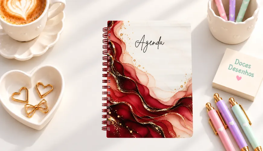 Agenda 2027 com capa em aquarela marsala, bege e detalhes dourados