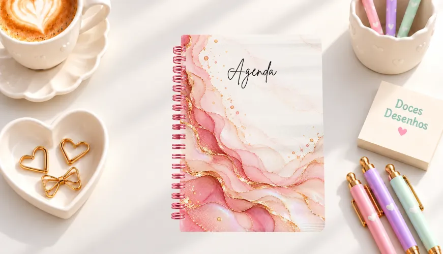 Agenda 2027 com capa em aquarela rosa e detalhes dourados marmorizados