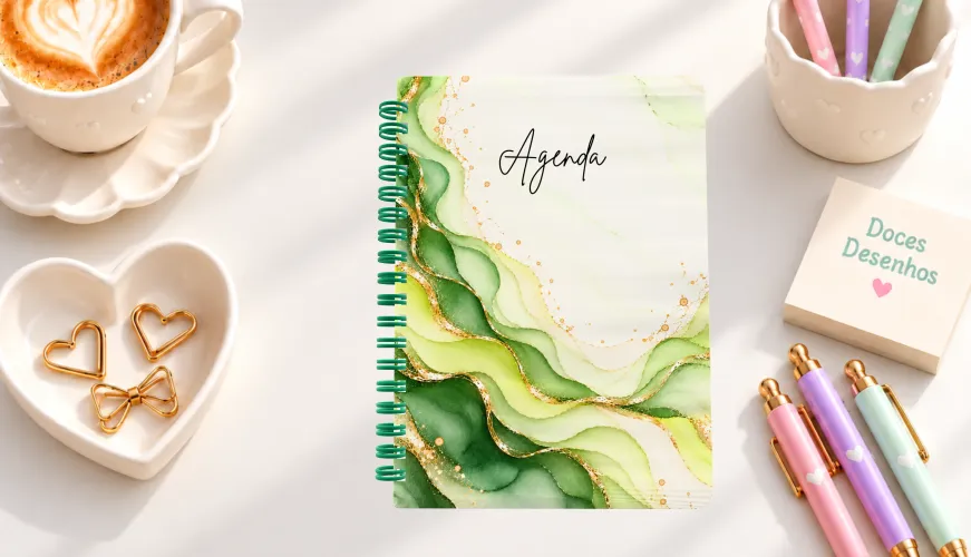 Agenda 2027 com capa em aquarela verde claro e detalhes dourados