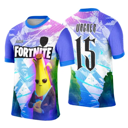 Camisa com frente mostrando banana de terno com fundo em degradê azul e roxo, texto Fortnite em destaque e mangas azuis. Costas exibem número 15 e nome VICNER com fundo colorido e detalhes gráficos.