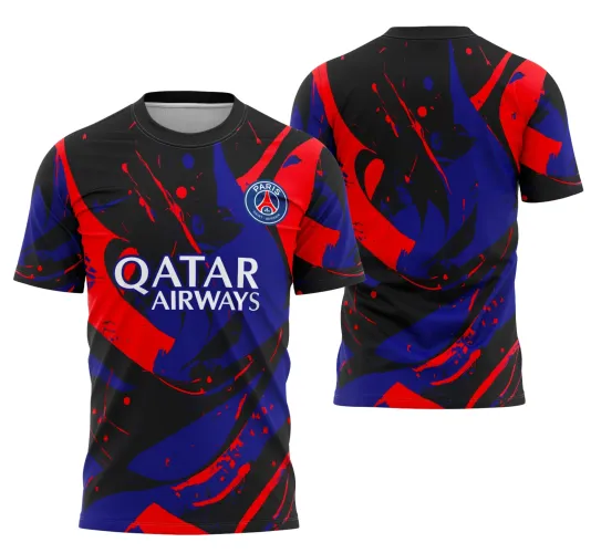 Camisa com estampa abstrata nas cores azul, vermelha e preta; na frente destaca o texto QATAR AIRWAYS e escudo do Paris Saint-Germain, nas costas segue padrão abstrato nas mesmas cores sem textos adicionais.