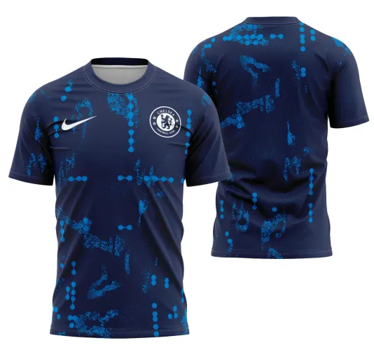 Camisa azul-marinho com padrão abstrato em azul claro. Na frente, logo circular do Chelsea Football Club em branco e swoosh da Nike branco. Costas com o mesmo padrão abstrato em azul claro sobre azul-marinho.