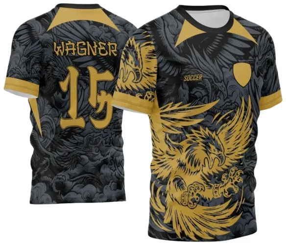 Camisa preta e cinza com destaque para águia dourada na frente em pose de ataque e fundo de nuvens estilizadas, costas com nome 'WAGNER', número 15 e águia em preto e cinza. Gola e punhos amarelos completam o design.