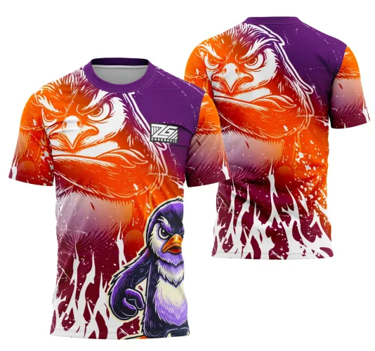 Camisa com arte de frente mostra rosto grande de águia em degradê laranja e roxo, pinguim roxo e branco na parte inferior direita e texto Z3 GRAFIC. Nas costas, águia dominante com degradê laranja, roxo e detalhes brancos que parecem chamas.