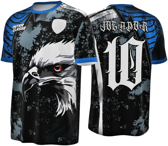 Camisa preta com detalhes cinza e azul, frente com a cabeça de águia branca e olho vermelho, texto Inter Classe na frente, costas com nome JOGADOR e número 10 em branco estilizado sobre fundo grafite e azul.
