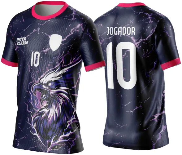 Camisa predominantemente preta com impressão frontal de águia estilizada roxa e branca, texto INTER CLASSE e número 10 em branco na frente. Nas costas, nome JOGADOR e número 10 em branco, com fundo de raios roxos e detalhes rosa na gola e mangas.
