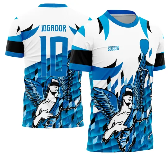 Camisa branca com anjo alado azul e preto segurando arco na frente e costas, número 10 azul, textos JOGADOR e SOCCER, detalhes geométricos e degradês azuis com listras pretas nas mangas e gola azul.