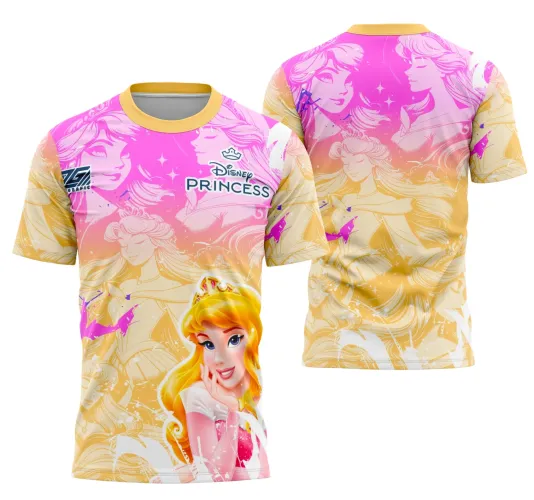 Camisa com fundo degradê rosa e bege, frente com Aurora sorridente e texto Disney PRINCESS, costas exibem vários perfis da princesa Aurora em tom suave e detalhes rosa lilás delicados
