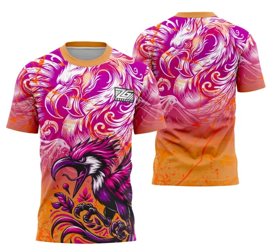 Camisa com arte frontal de ave de rapina em tons de rosa e preto com bico aberto e garras; fundo degradê laranja para rosa com detalhes gráficos brancos e laranja. Nas costas, ilustração grande de ave em branco e rosa com detalhes em laranja.