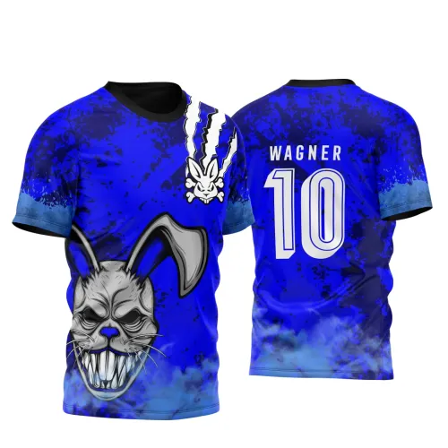 Camisa azul com efeito respingado e degradê, frente com mascote coelho cinza feroz e garras brancas no ombro, costas com nome WAGNER e número 10 em branco.