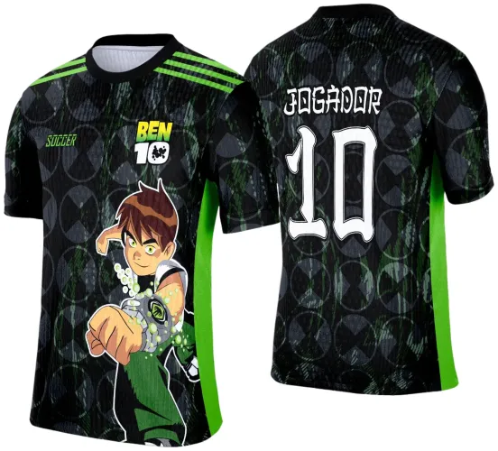 Camisa preta e verde com o personagem Ben 10 na frente e texto BEN 10, SOCCER; nas costas, número 10 grande e texto JOGADOR, fundo com padrão circular em tons de verde e preto.