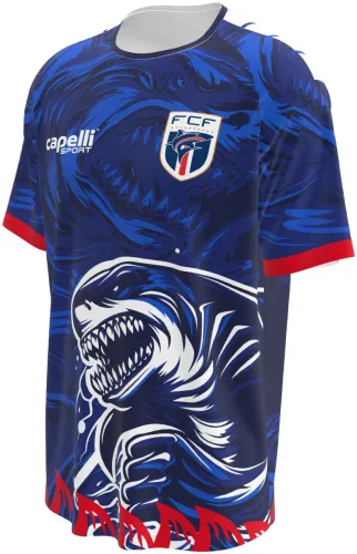 Camisa conceito de Cabo Verde 2026 azul com um tubarão desenhado no peito, frente e costas