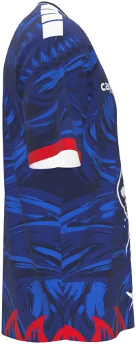 Camisa conceito de Cabo Verde 2026 azul com um tubarão desenhado no peito, frente e costas