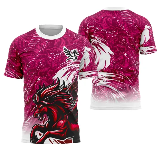 Camisa com grande cavalo vermelho e preto na frente, fundo rosa escuro com detalhes brancos e um pequeno pégaso preto e branco no peito. Costas com padrões de pégasos rosa claro sobre fundo rosa e efeitos em branco.