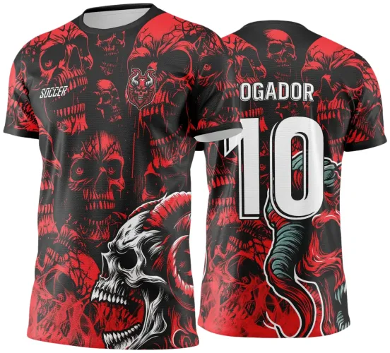 Camisa com arte de múltiplas caveiras vermelhas e pretas, destaque para caveira branca com chifres na frente e escudo com caveira demoníaca; nas costas, texto 'JOGADOR' e número 10 em branco sob fundo de caveiras.