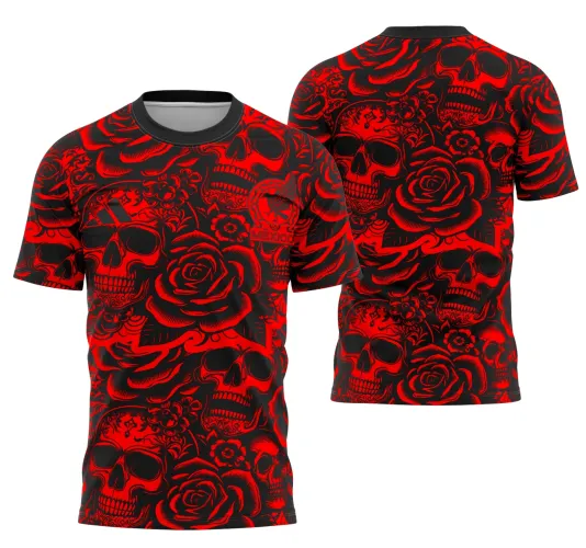 Camisa com estampa vibrante em preto e vermelho com caveiras decoradas e rosas em degradê na frente e nas costas, incluindo escudo com texto MÉXICO na frente e gola preta.