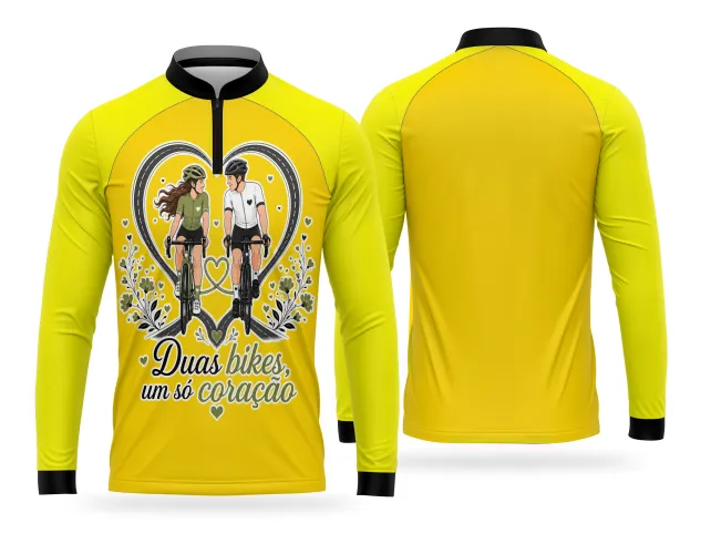 Camisa ciclista com casal pedalando dentro de composição em coração