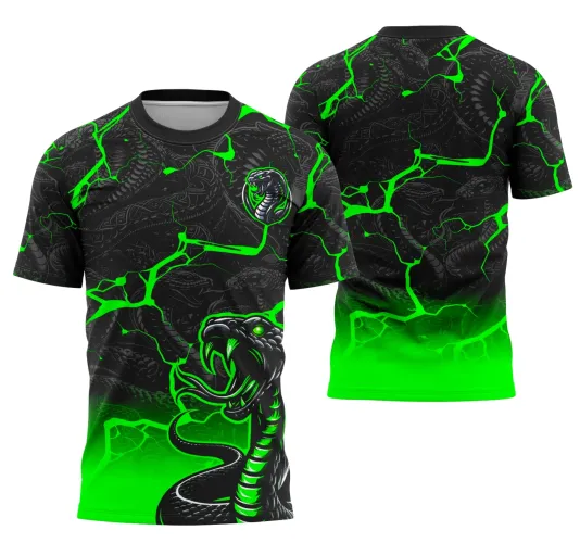 Camisa preta com estampas neon verde, frente destaca uma cobra agressiva com boca aberta e escudo com cobra e texto INTER CLASSE, costas têm padrão de cobras e efeito de rachaduras verdes com base em degradê neon.