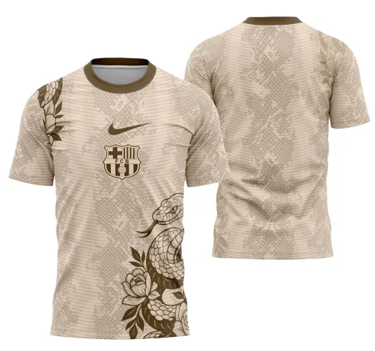 Camisa bege com padrão de escamas de cobra em tons suaves e marrom. Frente tem serpente enrolada com flores e escudo FCB marrom abaixo do logo Nike no peito. Costas exibem padrão de escamas em degradê marrom claro. Colarinho marrom.