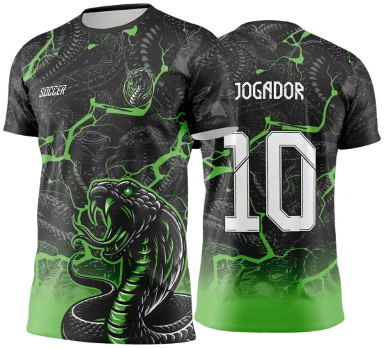 Camisa preta com estampa de cobra preta detalhada em verde na frente, fundo escuro com cobras em cinza; costas com número 10 branco, nome JOGADOR, detalhes verdes rachados e degradê na barra.