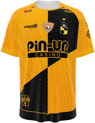 Camisa titular do Coquimbo Unido 2026 dividida na diagonal em amarelo e preto, frente e costas