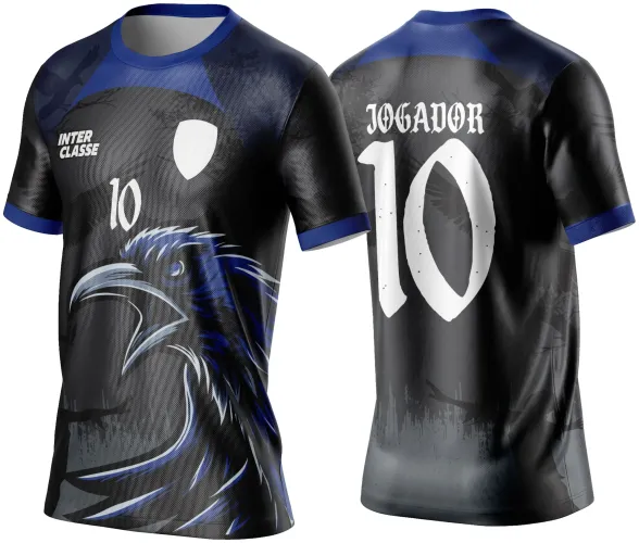 Camisa preta com degradê cinza e azul escuro, mostrando um corvo ilustrado na frente junto ao texto INTER CLASSE e número 10, nas costas o nome JOGADOR e grande número 10 em branco destacam-se com fundo preto e cinza.