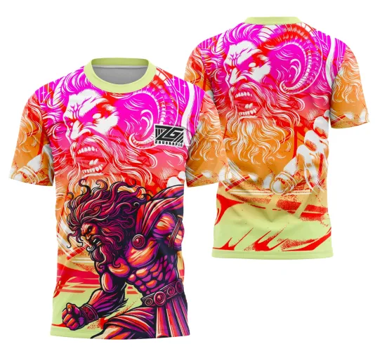 Camisa com arte de guerreiro musculoso de cabelos roxos na frente sobre fundo degradê vermelho e amarelo, costas ilustram rosto expressivo de deus barbelongo com chifres em rosa e laranja, logo 'Zaugrafic' no peito.