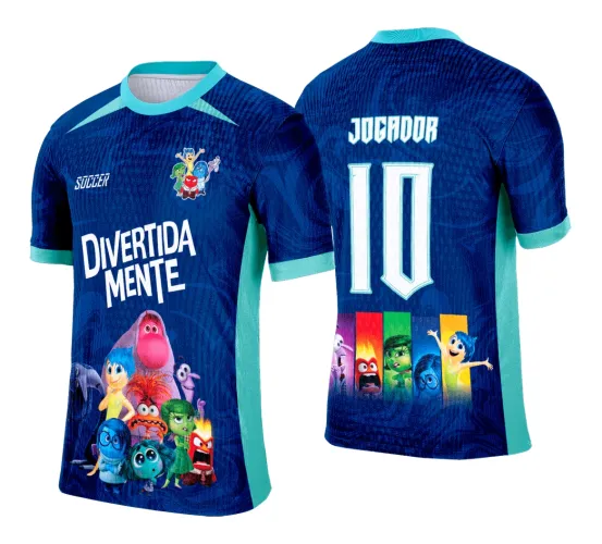 Camisa azul escura com detalhes turquesa, frente com personagens da animação Divertida Mente e texto branco, costas apresentam o nome JOGADOR acima do número 10 e barras coloridas com os personagens na base.