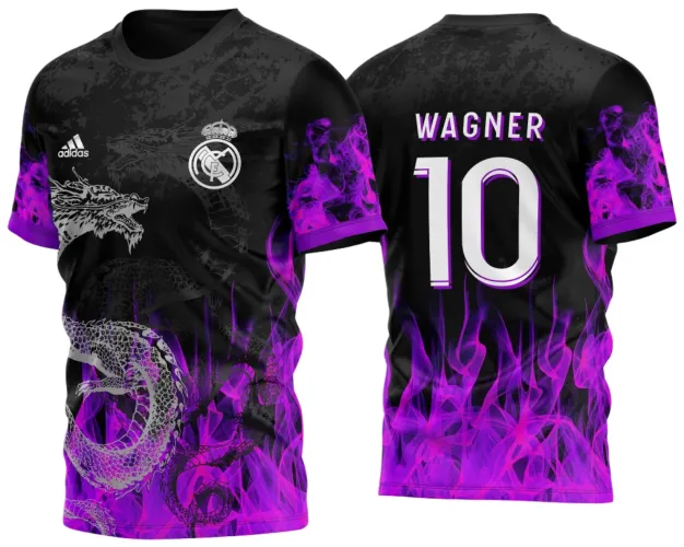 Camisa preta com dragão branco na frente e chamas roxas na barra, escudo branco estilo Real Madrid no peito esquerdo, logo Adidas branca no peito direito, costas com nome 'WAGNER' e número 10 em branco com contorno roxo e mangas com chamas roxas.